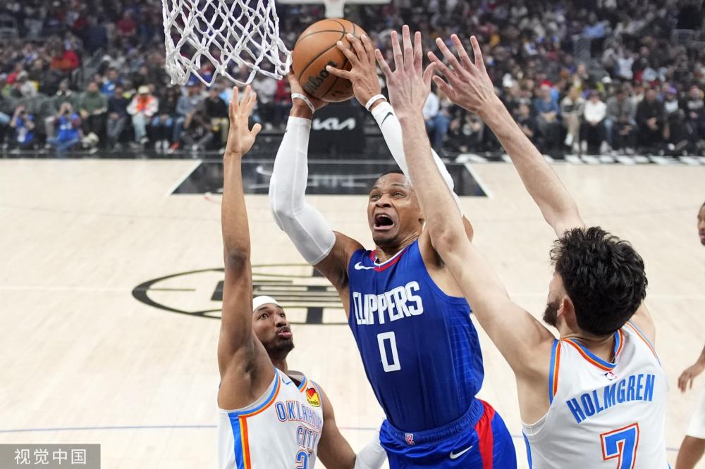 起冠军奖杯 起冠军奖杯