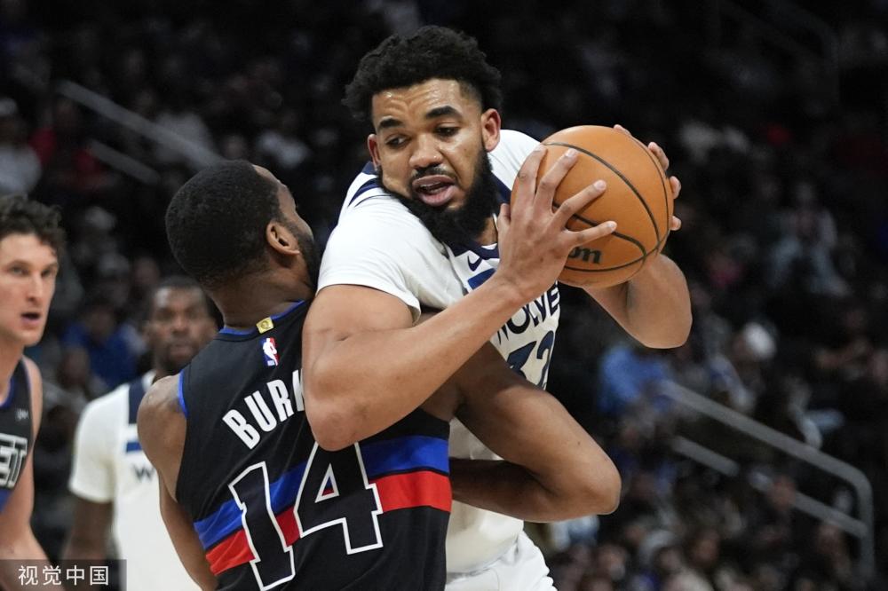 起冠军奖杯 起冠军奖杯